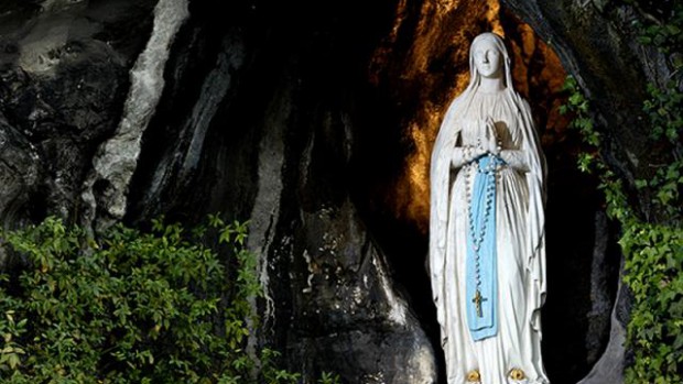 Statue de la vierge, Grotte de Lourdes