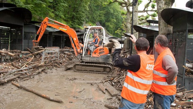 Nettoyage Sanctuaires de Lourdes_Inondations 2013
