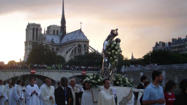 Procession de la Vierge pour l'Assomption à Notre-Dame de Paris - 14/08/2008