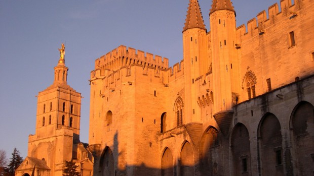Palais des papes soir Avignon
