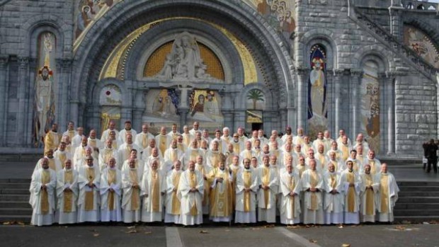 Photo de groupe sur l'esplanande du Rosaire novembre 2008