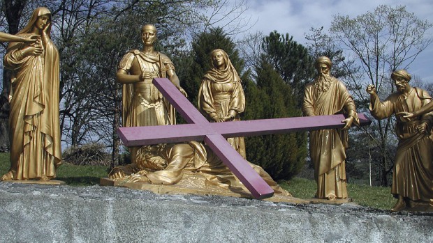 Station VII: Jesus tombe pour la deuxieme fois, Chemin de Croix des Espelugues, XIX-XXe s. par la Maison Raffi, Lourdes 65, France.